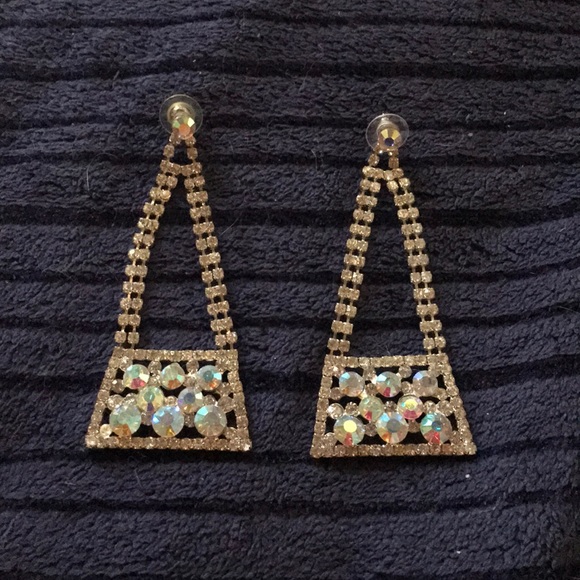 Jewelry - Dangling, purse shaped earrings